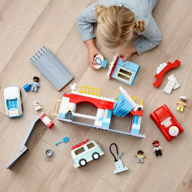 LEGO DUPLO Parking pi�trowy i myjnia samochodowa 10948