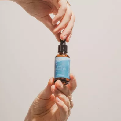Mohani Wyg�adzaj�ce serum do twarzy z kwasem migda�owym 10% 30 ml