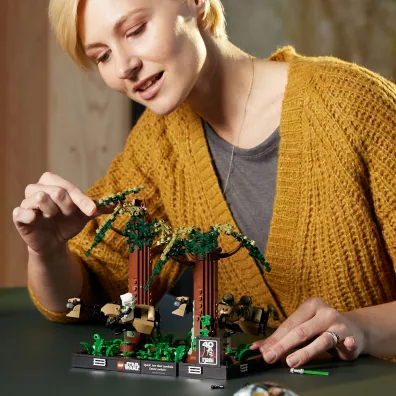 LEGO Star Wars Diorama: Pocig na cigaczu przez Endor 75353