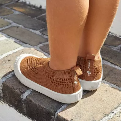 Lassig Ultrawygodne elastyczne trampki dziecice z antypolizgow podeszw Splash & Fun caramel, rozm. 22