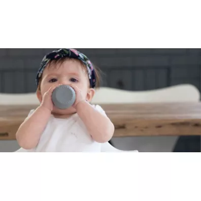 Ezpz Silikonowy kubeczek Tiny Cup szary 60 ml