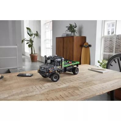 LEGO Technic Ci�ar�wka Mercedes-Benz Zetros z nap�dem na 4 ko�a 42129