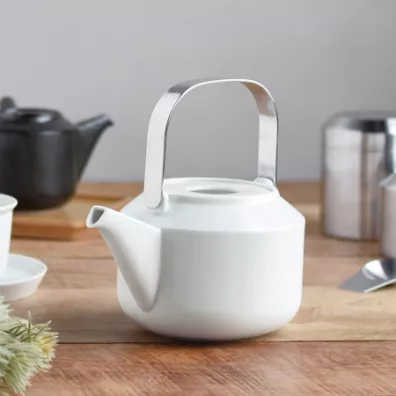 Kinto Leaves to Tea Dzbanek ze stalowym zaparzaczem do herbaty Biay 600 ml