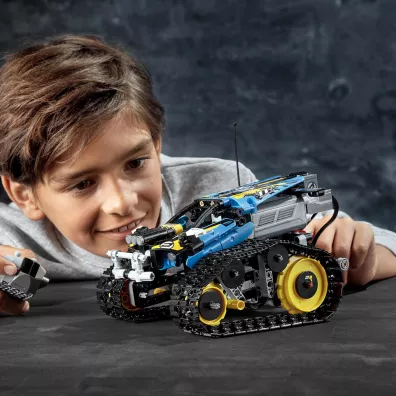 LEGO Technic Sterowana wy�cig�wka kaskaderska 42095