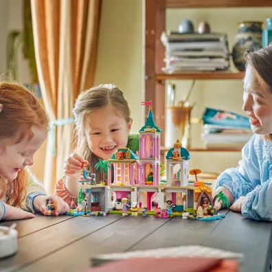 LEGO Disney Princess Zamek ksi�niczek i kr�lewskie zwierzaki 43267