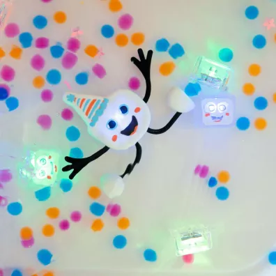 Glo Pals Posta� do k�pieli Party Pal - zestaw z dwiema kostkami sensorycznymi �wiec�cymi w wodzie