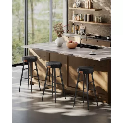 Zestaw wysokich czarnych hokerw loft