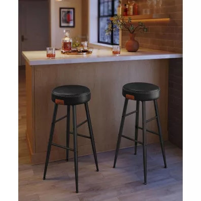 Zestaw wysokich czarnych hokerw loft