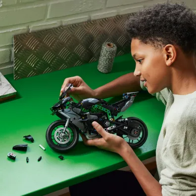 LEGO Technic Motocykl Kawasaki Ninja H2R 42170