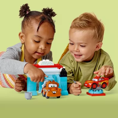 LEGO DUPLO Zygzak McQueen i Z�omek — myjnia 10996