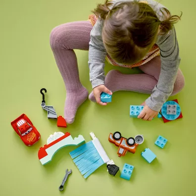 LEGO DUPLO Zygzak McQueen i Z�omek — myjnia 10996