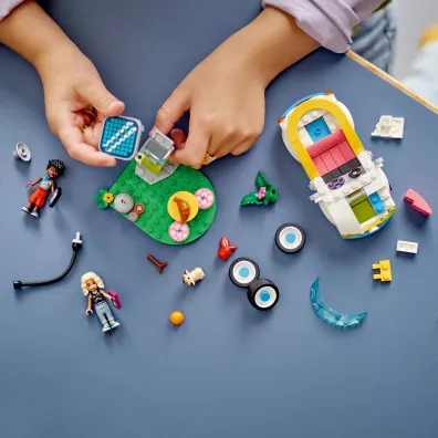 LEGO Friends Samoch�d elektryczny i stacja �aduj�ca 42609