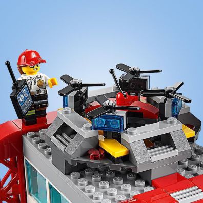 LEGO City Remiza straacka 60215