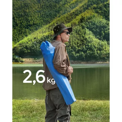 Niebieskie skadane krzesa turystyczne