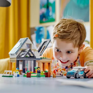 LEGO City Domek rodzinny i samoch�d elektryczny 60398