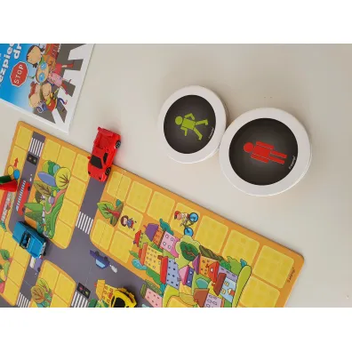 Bezpieczna droga. Edukacyjna gra planszowa Adamigo