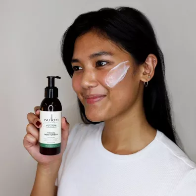 Sukin Signature Lekki nawil�aj�cy krem do twarzy 125 ml