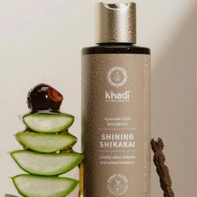 Khadi Coconut Shikakai Shampoo nab�yszczaj�cy szampon do w�os�w 200 ml
