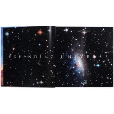 Expanding Universe. The Hubble Space Telescope wer. angielska