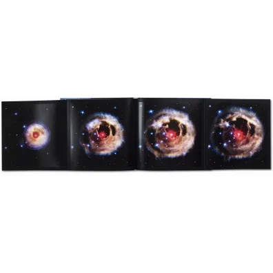 Expanding Universe. The Hubble Space Telescope wer. angielska