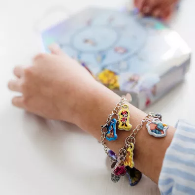 Bransoletki z charmsami Disney 100 Totum