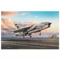 Model do sklejania F-8E Crusader Italeri