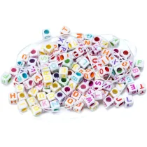 Brewis Koraliki literki kolorowe bia�a kostka + sznurek 20g